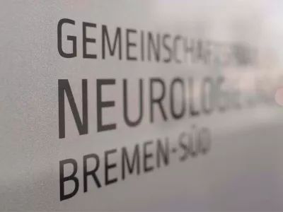 Logo an der Eingangstür